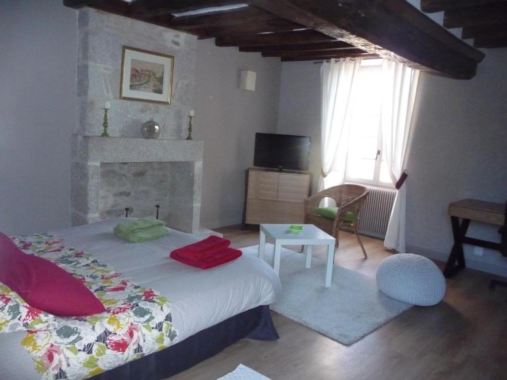 La Maison D'A Cote Bed & Breakfast Alencon Room photo